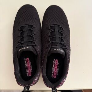 Skechers Women's Black and Pink Sneakers